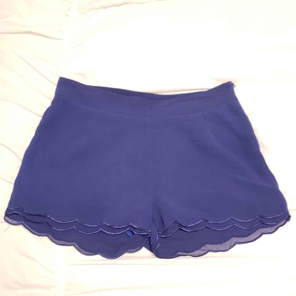 Tobi high waist scallop hem shorts